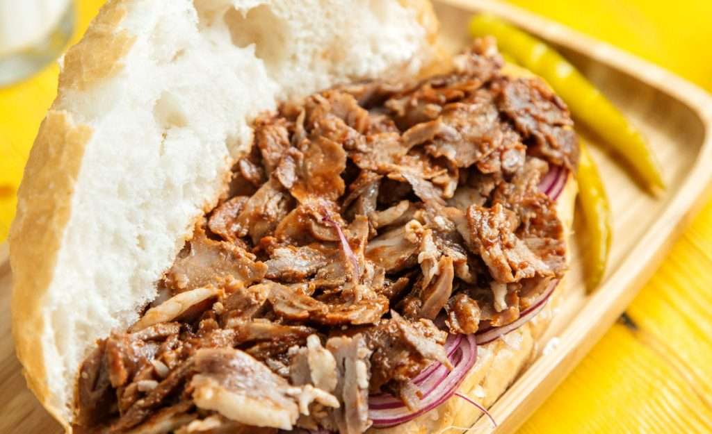 What Goes with Pulled Pork Sandwiches for Office Events